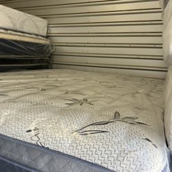 Queen Pillow Top Mattress And Box Spring 