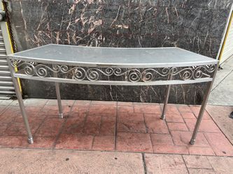 Table Very Strong. For Display Or Decorating