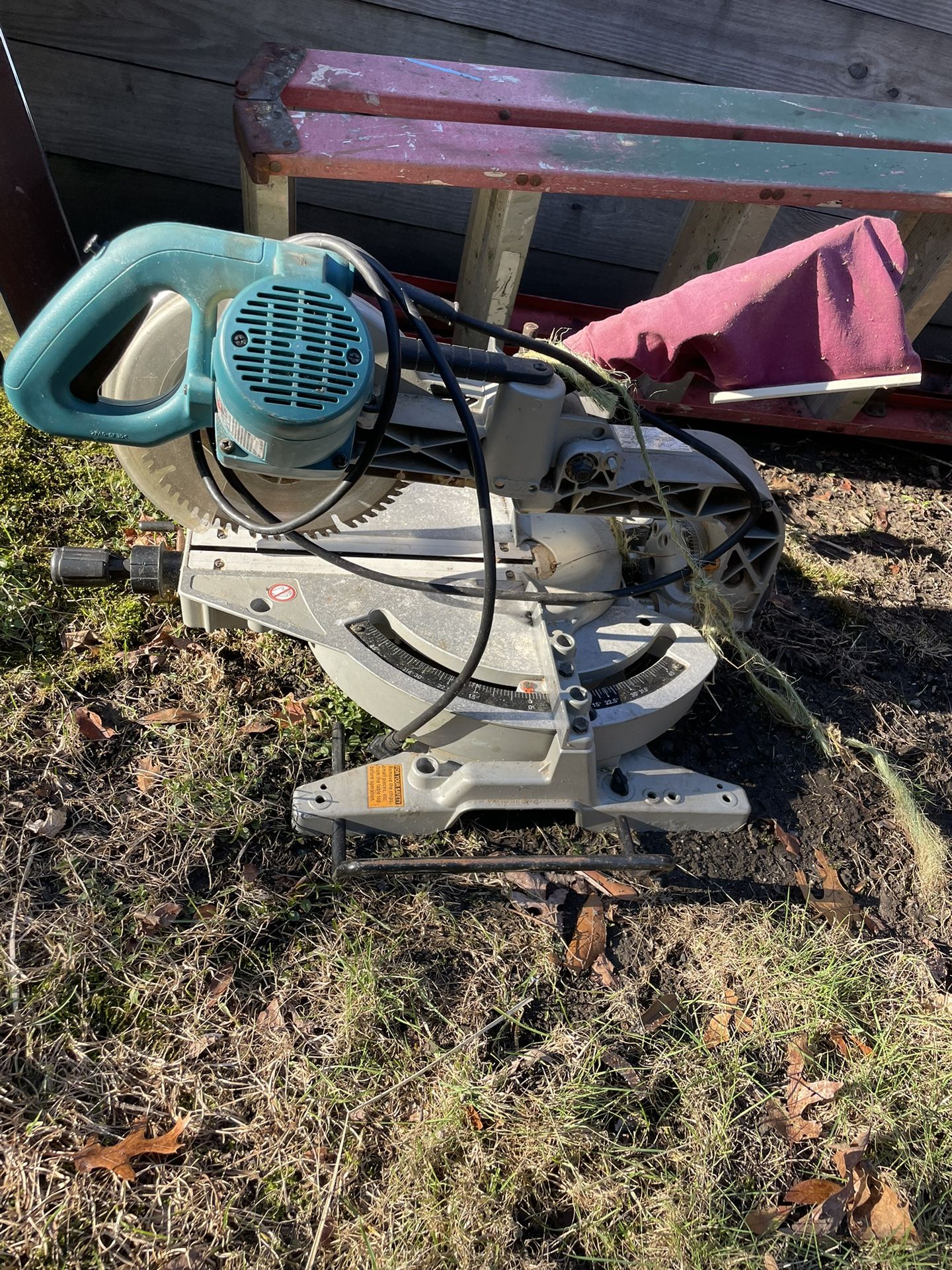 Makita 10" Dual Slide Compound Miter Saw