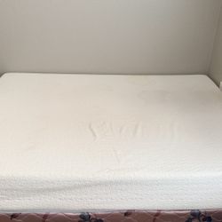 Zinus Memory Foam Queen Mattress ( Rarely Used)