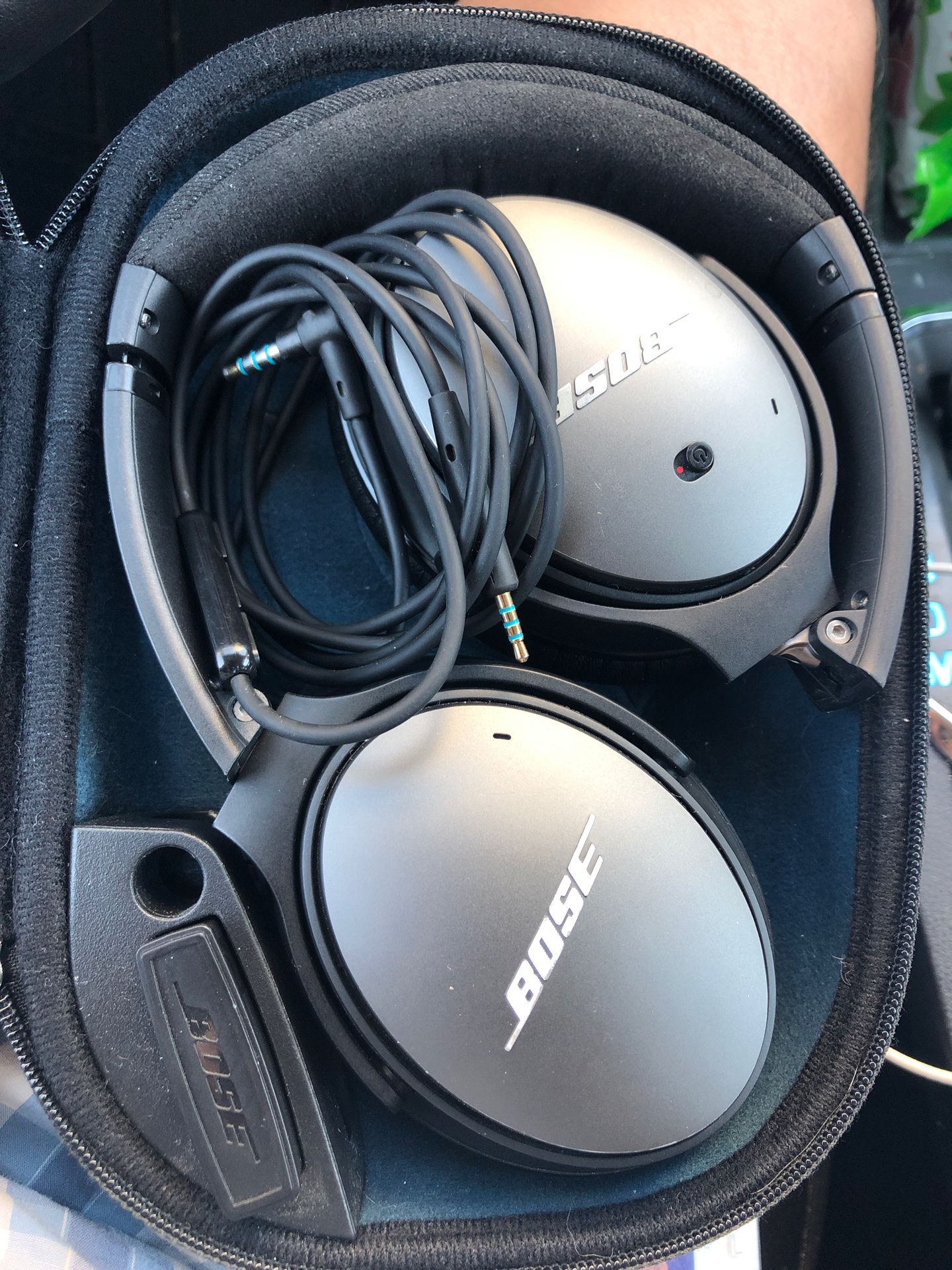 Bose Quiet comfort 25 noice cancelling headphones