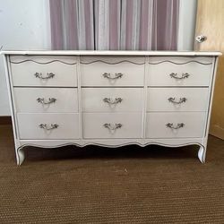 Vintage French Provincial 9 Drawer Dresser with Gold Accent. Free to ask, I reply