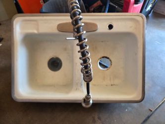 Porcelain sink