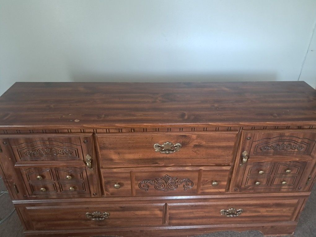 Long Dresser