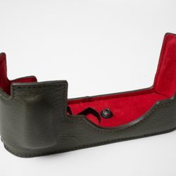 Oberwerth Leica M11 M EV1 Half Case Air TagCase Reporter Olive Green Camera