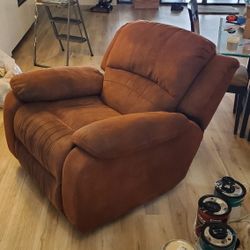 Recliner Cushy And Comfy Swiveling Reclining Chair Lounger