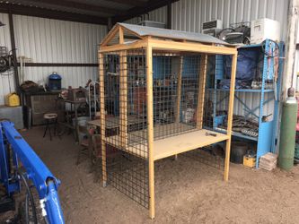 Display rack. / Tool storage with shelves