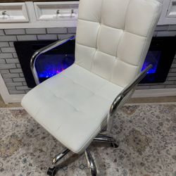See Photos**White and Chrome Modern Office Chair