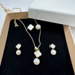 NEW Clover and natural pearl set of 3 (earrings, pendant and ring) 14k. gold plated gift for Mother day
