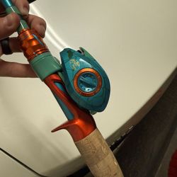 Bass pro shops 7’0” bait caster fishing combo