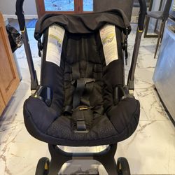 Doona Stroller/Car seat Combo With 2 Bases