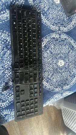 Black Wired Full-Size Keyboard
