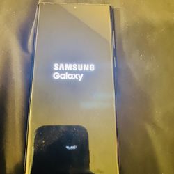 Unlocked Samsung Galaxy S 22 Ultra 