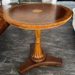 ETHAN ALLEN Carved Pedestal Side Lamp Table; Townhouse Henley  #30-8204 RARE ITEM!