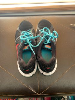 Girls Nike Sneaker size 7.5