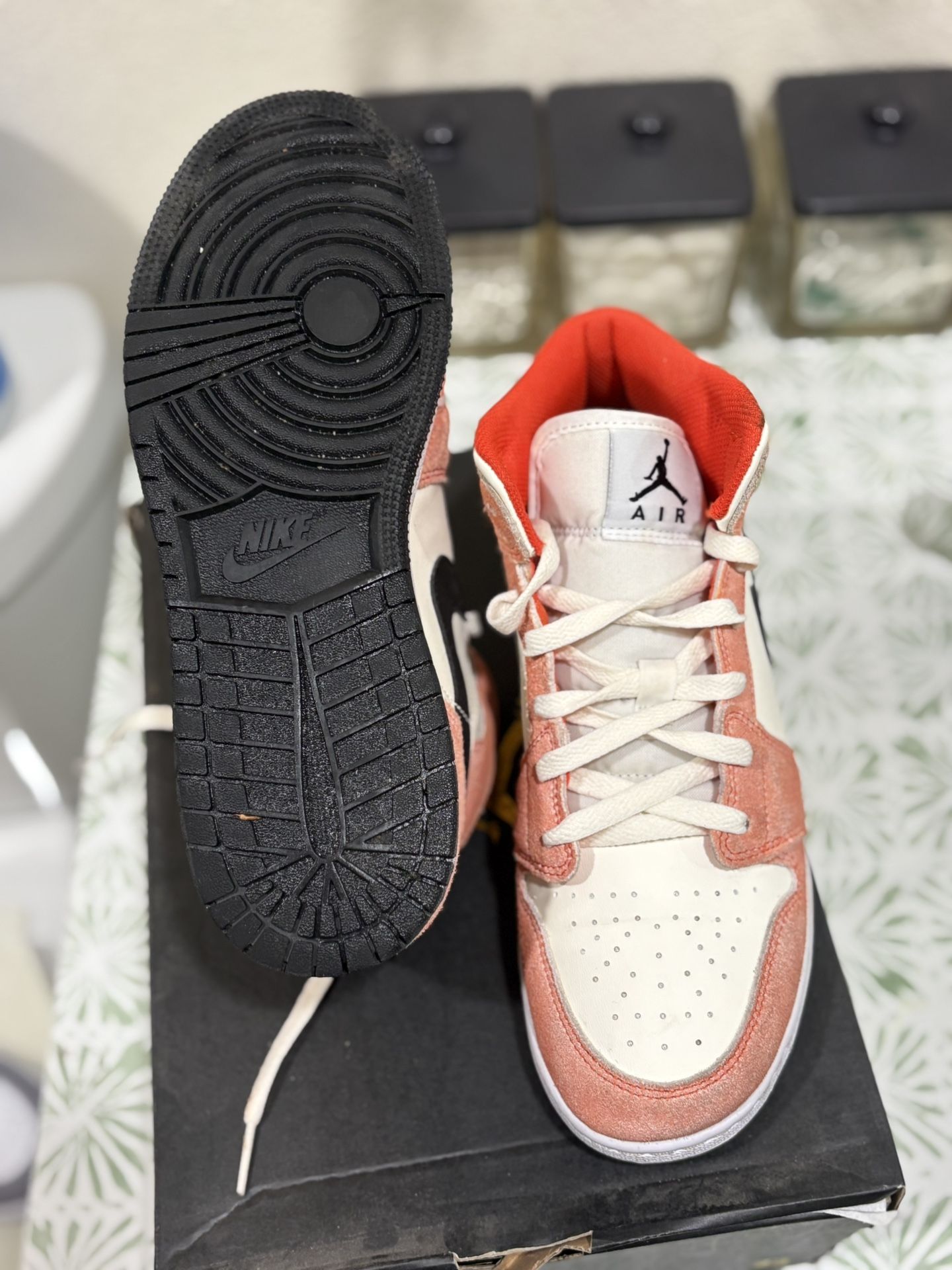 AIR JORDAN 1 MID SE (GS) TEAM ORANGE/BLACK-SAIL-WHITE