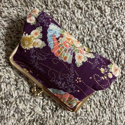 BRAND NEW Japanese buckle coin purse / wallet