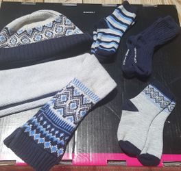 Scarf, boggin hat, socks