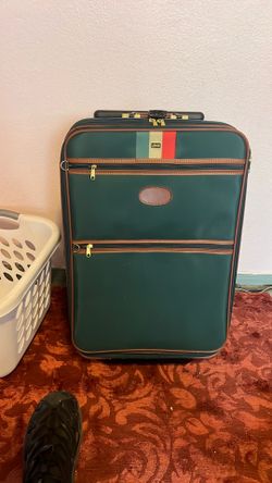Lark travel suit case