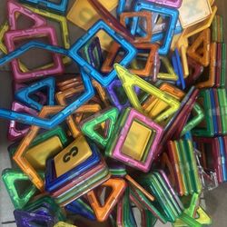 Kids Magnet Builder Toys Around 200pcs 