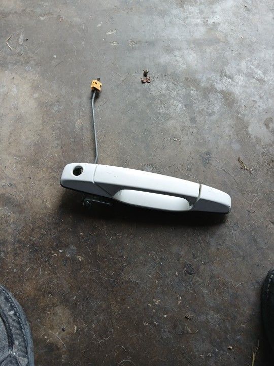 CHEVY Or GMC DRIVER SIDE FRONT DOOR HAMDLE