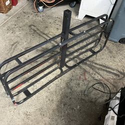 Bucket tray for trailer hitch