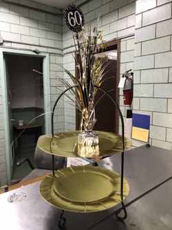 10 black and gold centerpieces