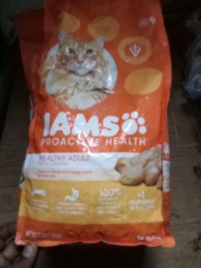 IAMS Proactive Health 7lb Bag of cat food