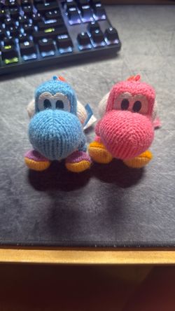 Pink and Blue yarn yoshi