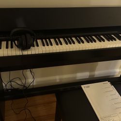 Like new Roland Piano, Electric Piano F-140R