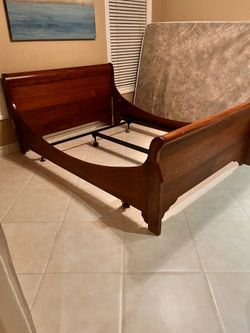Louisiana wood Bed queen