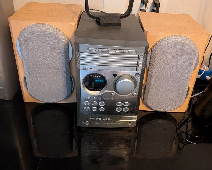 Philips MCM530/37 CD Changer Micro Stereo System - 2 Speakers & Antenna