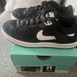 Nike sb alleyoop size 4