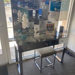 Vanity Only $699! With Stool! ‼️⭐️🏠