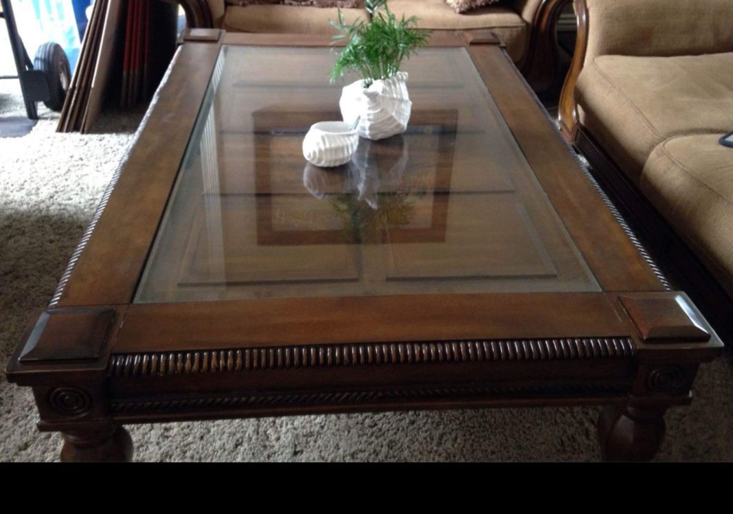 Coffe table 54x40 with glass top