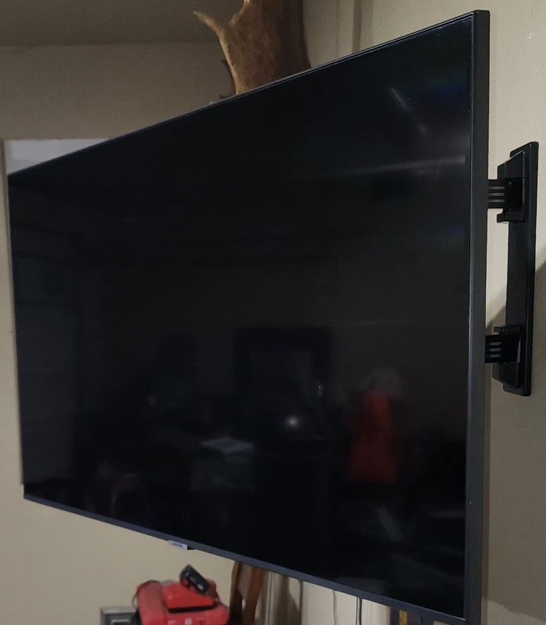 Samsung 43" Smart TV With Sanus Mount