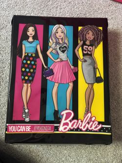 barbie clothes & accessories (box included)
