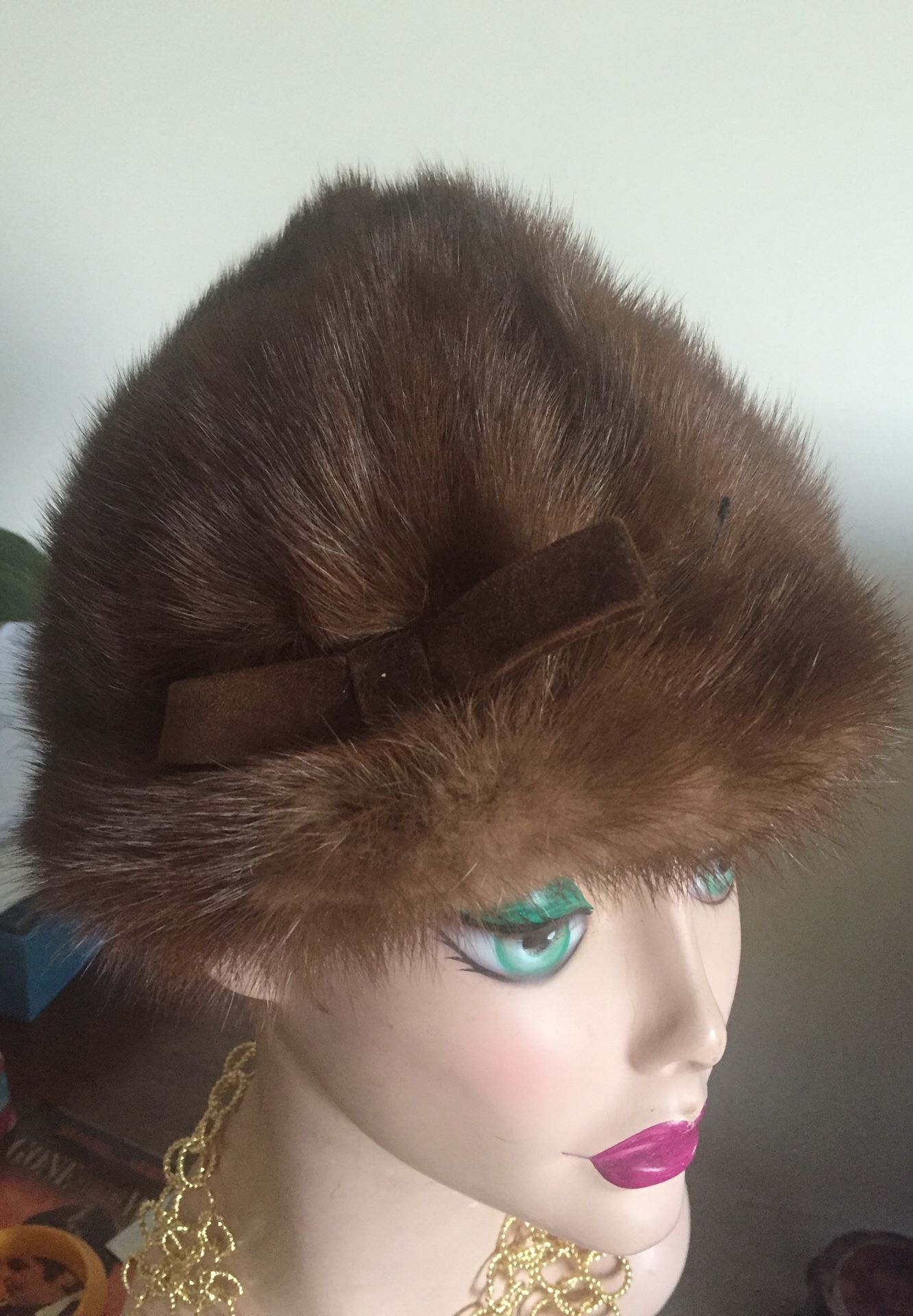 Vintage Mink hat with a bow with a point on the top very nicely made Silk lining small two medium