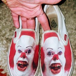 Pennywise Vans Size 7