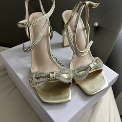 Gold Heel With Bow 