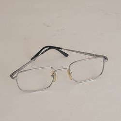 Vintage LOGO PARIS LM 2416 02 50x20x135 Eyeglasses frame Made in France .
Pre-owned, good shape, please see photos for details.
you need your own lens