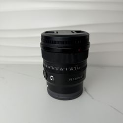 SONY 16mm f/1.8 G lens