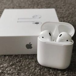 Apple Airpods (1st Generation)