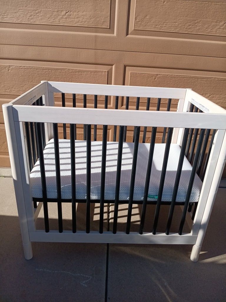 Beautiful Mini Crib with Newton Breathable Baby Mattress