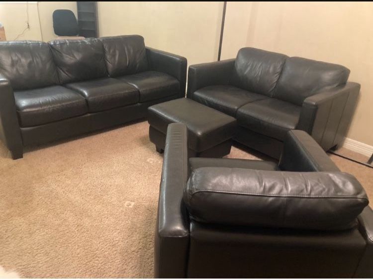 4 Piece Black ‘Chateau D’Ax’ Italian Leather Living Room Set