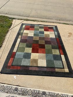 Multicolor Geometric Area Rug – 64” x 96”