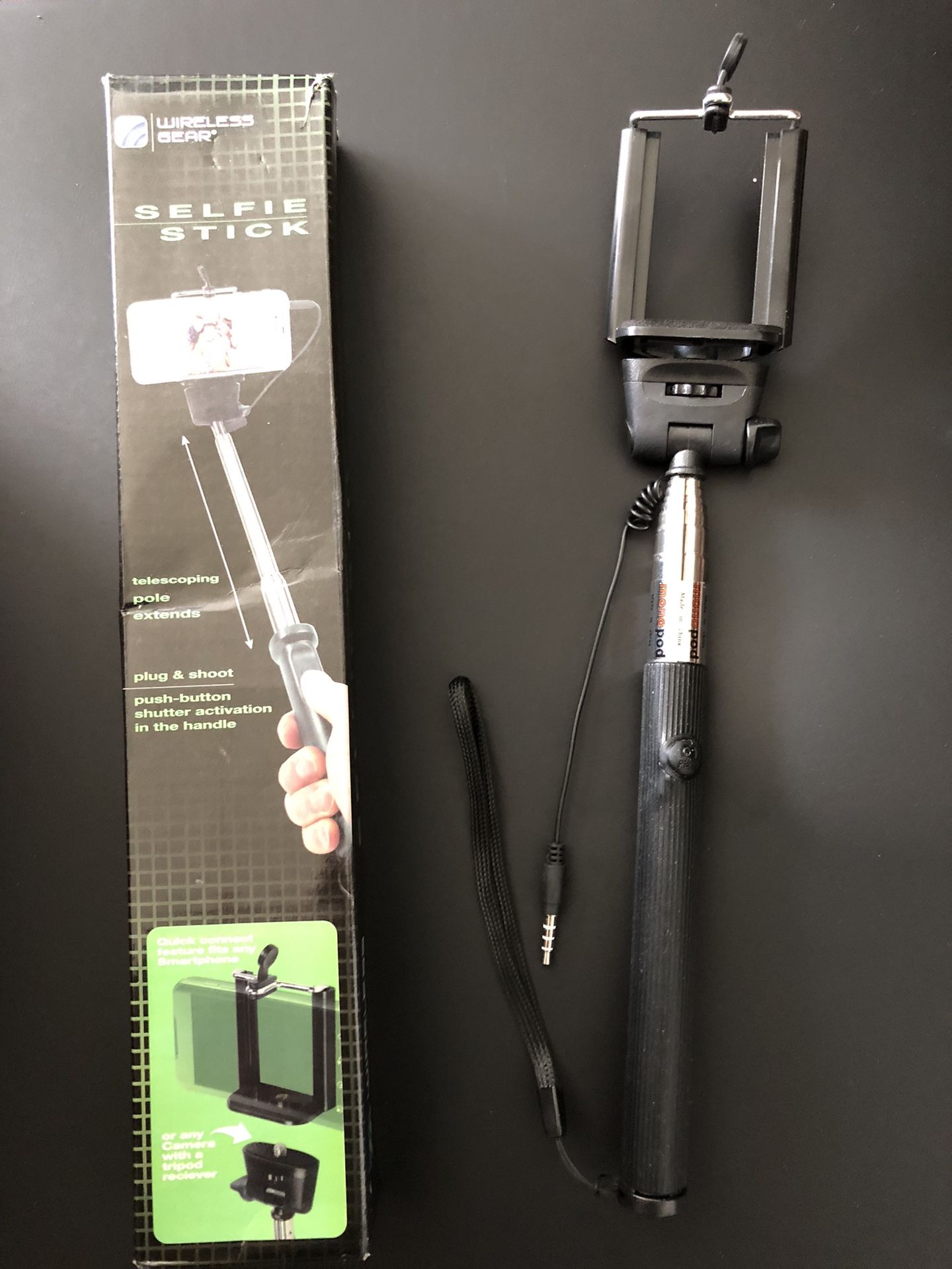 BRAND NEW IN BOX Wireless Gear Selfie Stick, Black, - $10 (Harahan)