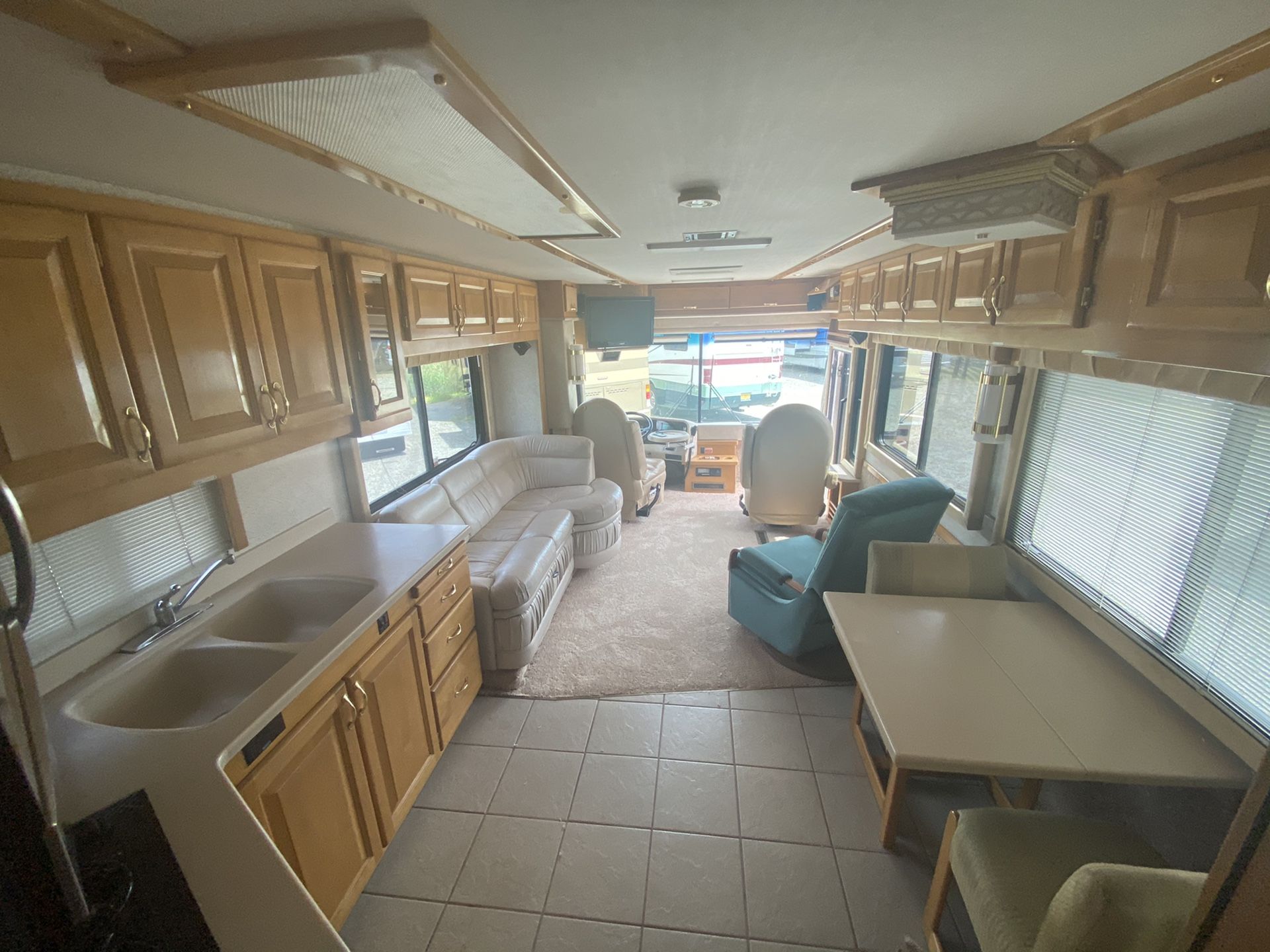 1999 Beaver Contessa super slide out Diesel Pusher Motorhome for Sale