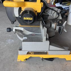 DEWALT 12-in 15-Amp Single Bevel Compound Corded Miter Saw