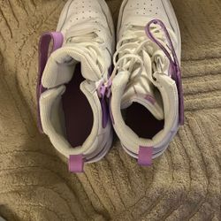 Girls Nike high tops With purple stripe practically brand new